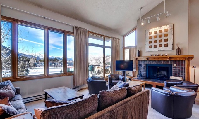 Lakeside Village Apartment | Lenawee 1735