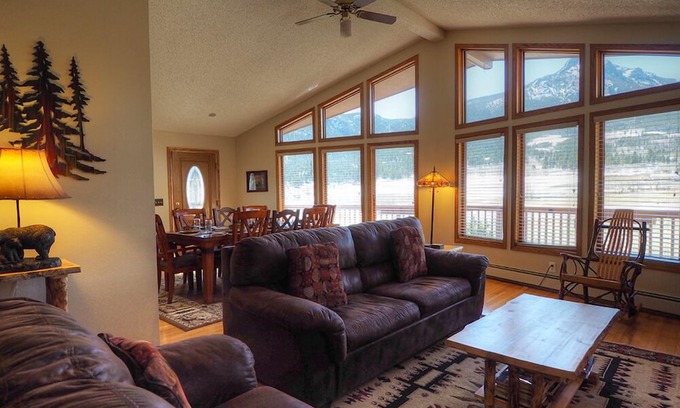 Estes Park House | Lily Mountain Lodge - Gorgeous Mountain Views - Private Hot Tub -- EV #3498