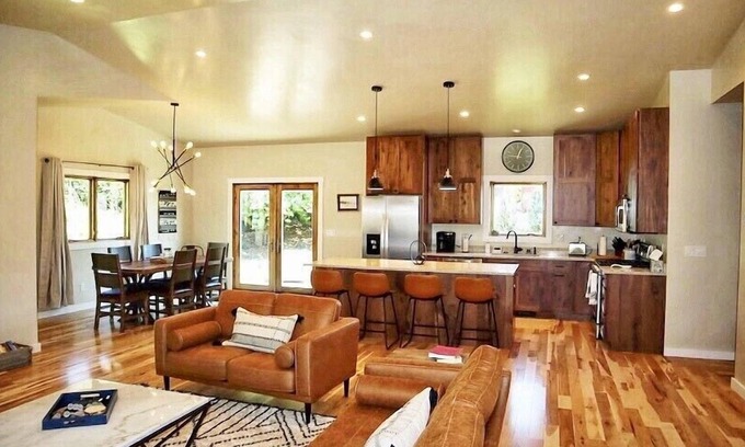 Glenwood Springs House | Locally owned family-friendly mountain getaway!