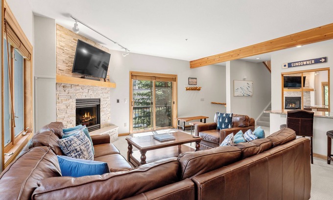 Four O'Clock House | Location! Walk To Town. Hike or Ski in/Out!