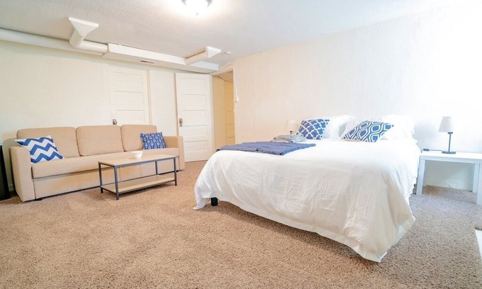 Congress Park Apartment | Loftium | Comfy Lower Suite in Congress Park!