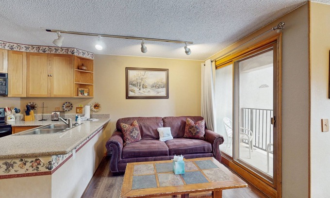 Winter Park Apartment | Lovely Studio Home w/Shared Hot Tub & Pool + Free WiFi/Game Room/Ping-Pong Table