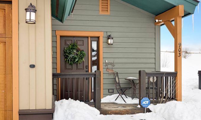 Tabernash House | Lovely Tabernash mountain home! PRIVATE hot tub, air hockey + shuffle board