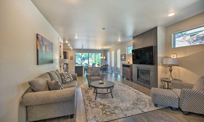 Colorado Springs House | Luxe Colorado Springs Home Fireplace, Grill!