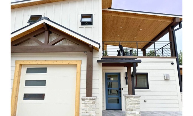 Woodland Park Condo | Luxe Loft of Woodland Park CO - 338290nNew Build w/Hot Tub nBalcony Views