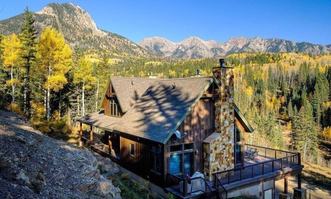 Purgatory House | Luxurious Home with Stunning Mountain Views & Hot Tub – 5 minutes from Purgatory
