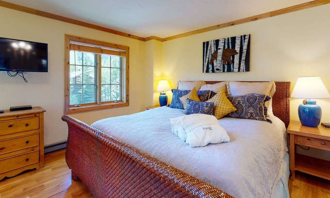 Beaver Creek Apartment | Luxurious Studio w/Shared Hot Tub & Pool/Free WiFi - In Ski-In/Ski-Out Complex!
