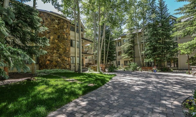 Mountain House Condo | Luxury 3BR ski-in, ski-out Chateaux condo w/hot tub and shuttle to River Run!