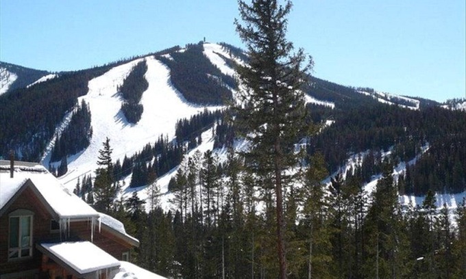 Winter Park House | Luxury 5br 4.5 Bath, 2 Primary Bedrooms! Across from Ski Resort. License 005650