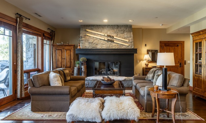 Avon Condo | Luxury DIRECT condo to ski slope access! The BEST Ski in/out Hummingbird Lodge