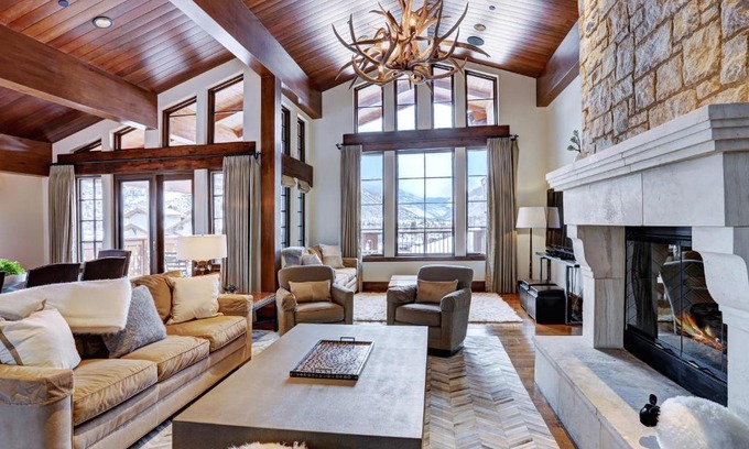 Vail Apartment | Luxury Mountainside 5BR halet in Vail Village