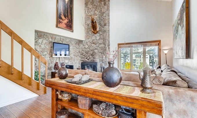 Avon Condo | Luxury Penthouse near Riverfront Gondola A808