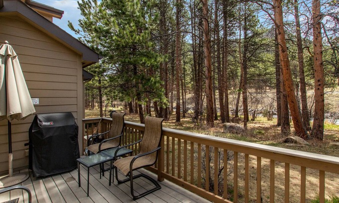 Estes Park House | Luxury Rocky Mountain River Retreat - Elegant Riverfront Home with Mountain Views! -- EV #3420
