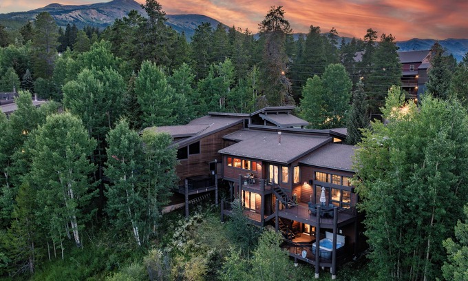 Four O'Clock House | Luxury Ski-in/out Home, Private Hot Tub & Views!