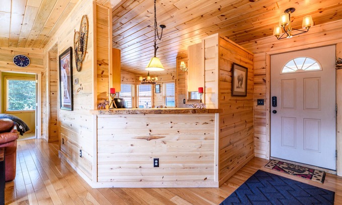 Valley of the Sun House | Major Views, Hot Tub, Games, Mountain Setting