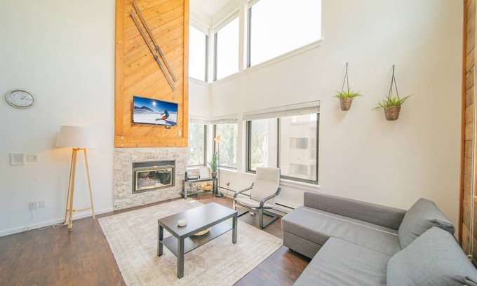 Lakeside Village Condo | Mall 1423