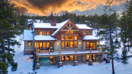 The Highlands House | Moose Tracks Lodge