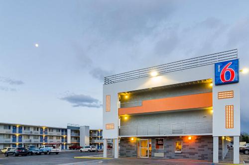 Regis Hotel | Motel 6- Denver, CO Downtown