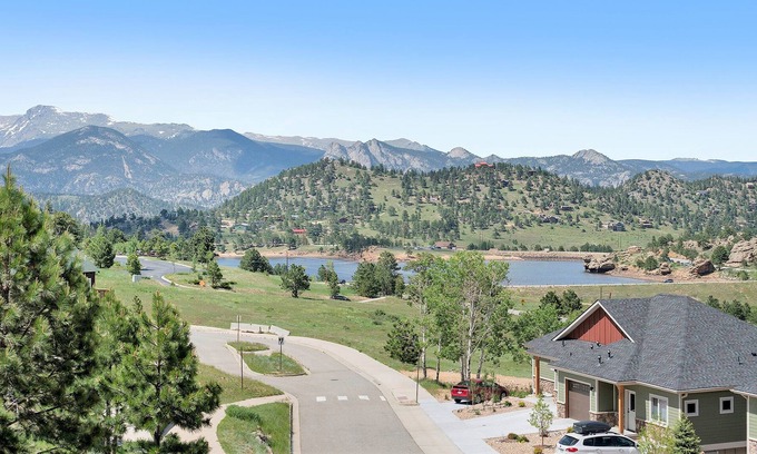 Estes Park Condo | Mount Chiquita 10A - 2 Br Condo with Private Hot Tub - Lake/Mmountain Views!