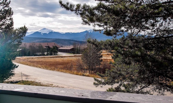 Fraser Condo | Mountain apartment, 2 bedrooms, 2 bathrooms, skiing, swimming, mountain lodge