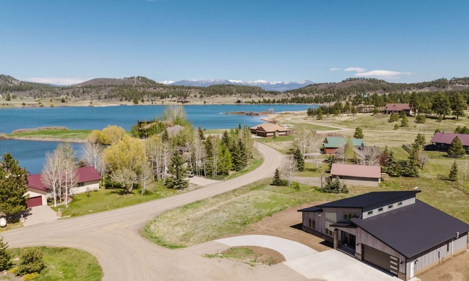 Lake Hatcher Park House | Mountain-Chic Escape | Hot Tub, Views & AC