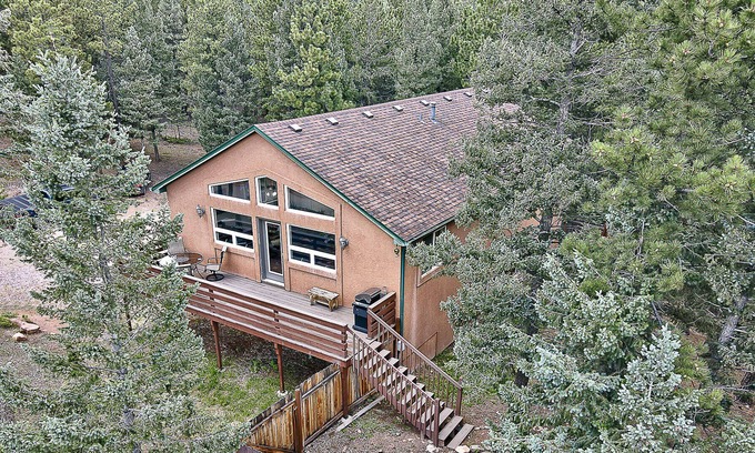 Woodland Park House | Mountain Escape: Soak in the Private Hot Tub w/Stunning Colorado Views!