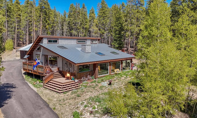 Leadville North House | Mountain Oasis/Artistic Retreat w/Spa & Patios