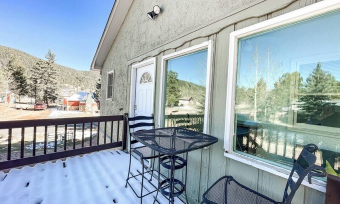 Woodland Park House | Mountain View Apartment Walk to main street