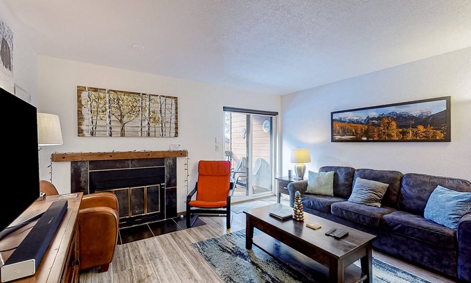 Frisco Apartment | Mountain-View Condo with WiFi and Fireplace - Pool, Hot Tubs, Tennis, and Sauna