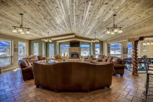 Del Norte House | Mountain Views Retreat