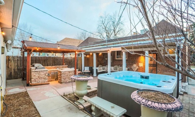 Hale House | Movie Theatre | Hot Tub | Outdoor Grill
