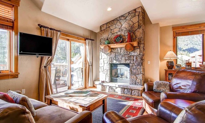 Frisco Condo | Mt. Victoria Lodge Penthouse Condo: Downtown, Hot Tub