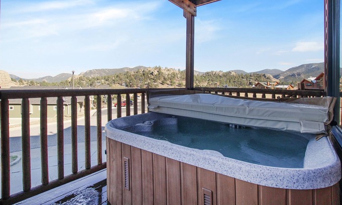 Estes Park Condo | Nakai Peak 41B - 2 Br Condo - Private Hot Tub - Lake/Mountain Views!