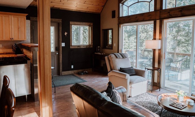 Valley of the Sun House | New! Cute, clean and cozy nestled among the pines