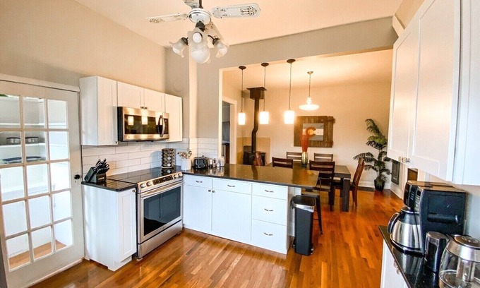 East Colorado Springs House | ★New★ Remodeled estate in upscale neighborhood