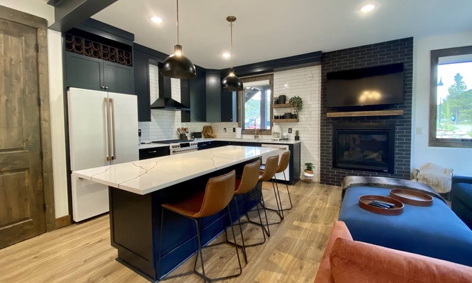 Lakeside Village House | NEW! Townhome | Private Hot Tub | Fire Pit | Keystone Lake | Close to Mountain