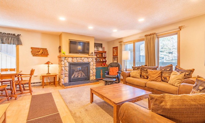 Copper Mountain Village Condo | Nice Ski-in/Walk-out condo, sleeps 6, free wifi, & parking.