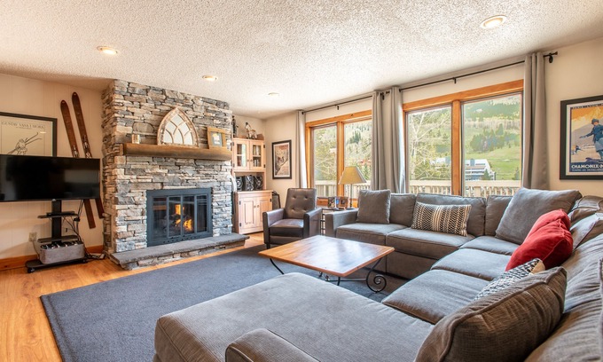 Copper Mountain Village Condo | Nice Ski-in/Walk-out condo, free wifi, & parking.