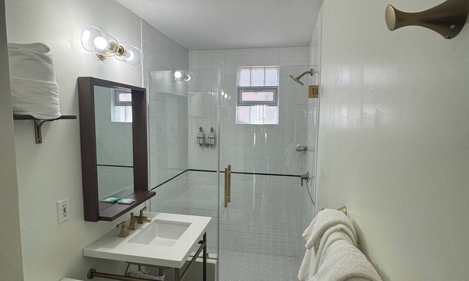 Manitou Springs Historic District House | Non-Smoking King/Queen With Balcony - NKQB