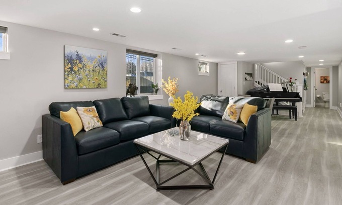 University Park Apartment | Old Town FOCO Luxury Suite