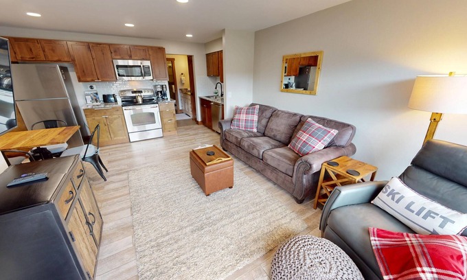 Dillon Condo | On Lake. Extra Cute Updated Unit. Big Yard. Walk to Marina, Concerts, Parks