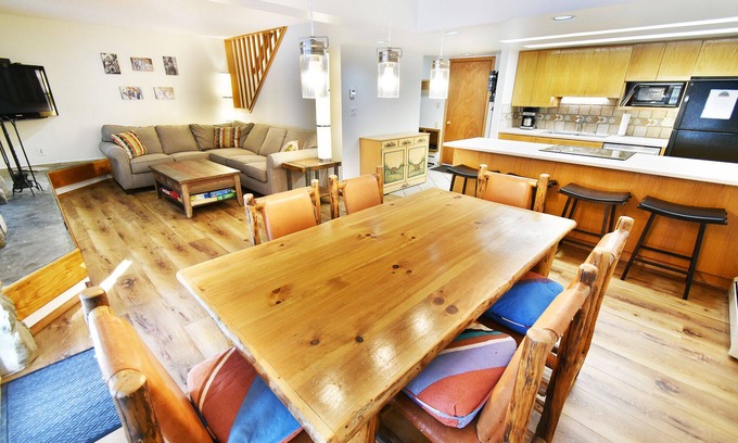 Frisco Condo | On River. Pool, 2 Hot Tubs. Easy Drive to Dining, Shops, Events, Marina