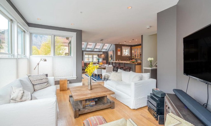 Telluride Apartment | PACIFIC PLACE by Exceptional Stays