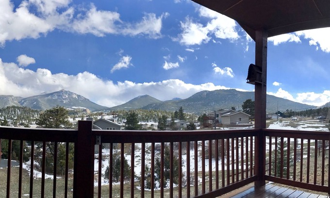 Sunny Hills House | Peak View Retreats Family-friendly, Rocky Mountain National Park Reg. 3230