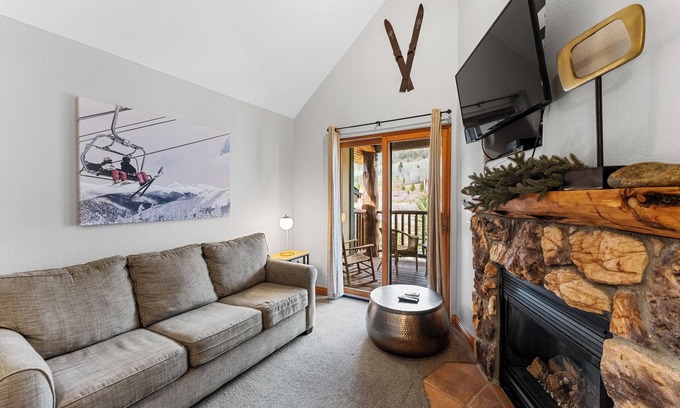 Mountain House Condo | Penthouse Condo w/Spacious Balcony for Beautiful Views, 5 mins to Base Area!