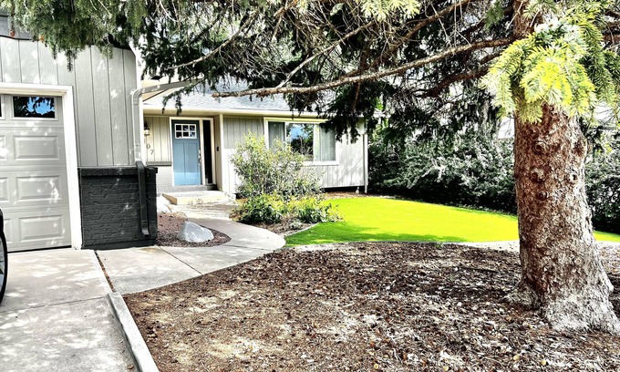 Northeast Colorado Springs House | Perfect Family Rancher close to Bike Trails &UCCS with fenced backyard & hot tub