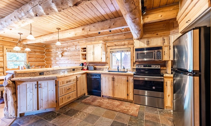 Valley of the Sun House | Perfect log cabin! Chic and cozy, 30 min. to Breck