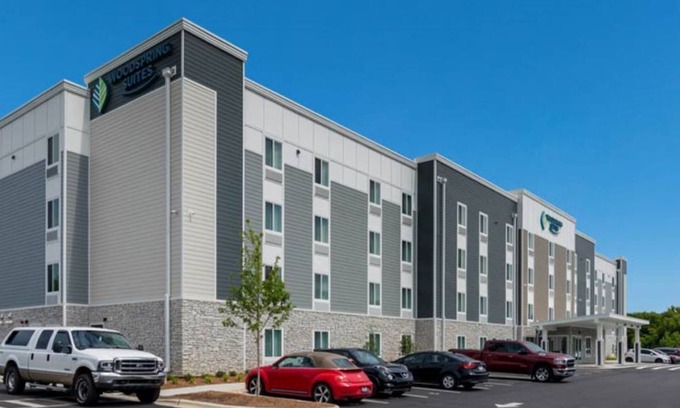 Dupont Hotel | Perfect Spot for Denver Visitors – 3 Units Near Zoo, Stadium & Wildlife Refuge
