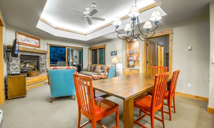 Steamboat Springs Apartment | Perfect Steamboat Rental - Top floor condo with mountain views, outdoor pool and hot tub.