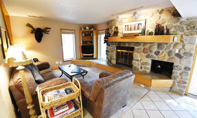 Frisco Condo | Pet Friendly on River! Pool, 2 Hot Tubs! Walk/Easy Drive to Shops, Dining